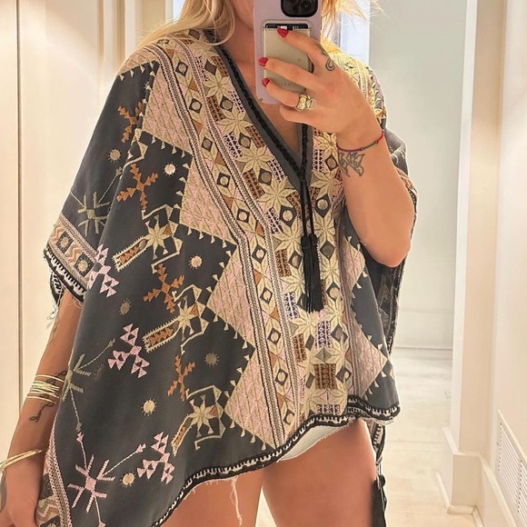 Free People Gray embroidered boho floral tribal poncho top women’s one size RARE - Picture 2 of 12